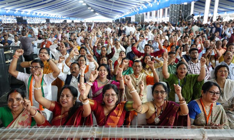 14 मार्च, 2026 को असम के सिलचर में विभिन्न परियोजनाओं के उद्घाटन समारोह में एकत्रित लोग। इस अवसर पर प्रधानमंत्री श्री नरेन्द्र मोदी ने संबोधित किया।