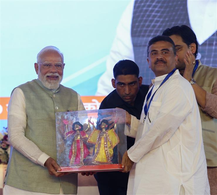 प्रधानमंत्री श्री नरेन्द्र मोदी ने 14 मार्च 2026 को पश्चिम बंगाल के कोलकाता में विभिन्न विकास परियोजनाओं का उद्घाटन और शिलान्यास करने के अवसर पर आयोजित कार्यक्रम में शिरकत की।