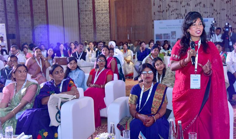 केंद्रीय ग्रामीण विकास राज्य मंत्री श्री कमलेश पासवान 16 मार्च, 2026 को नई दिल्ली में 'इलेक्ट्रिक साइकिलों के माध्यम से माइक्रोमोबिलिटी को बढ़ावा देने' विषय पर आयोजित राष्ट्रीय कार्यशाला में शामिल हुए।