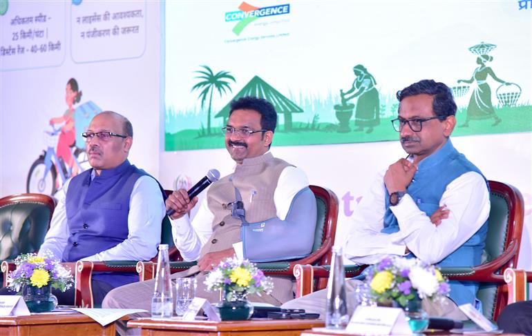 केंद्रीय ग्रामीण विकास राज्य मंत्री श्री कमलेश पासवान 16 मार्च, 2026 को नई दिल्ली में 'इलेक्ट्रिक साइकिलों के माध्यम से माइक्रोमोबिलिटी को बढ़ावा देने' विषय पर आयोजित राष्ट्रीय कार्यशाला में शामिल हुए।