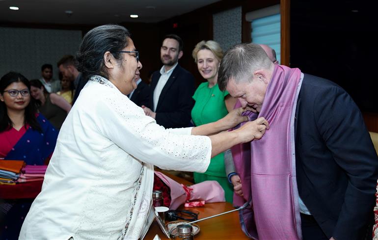 वाणिज्य विभाग से संबंधित संसदीय स्थायी समिति ने 18 मार्च, 2026 को नई दिल्ली स्थित संसद भवन में यूनाइटेड किंगडम की संसद की व्यापार एवं वाणिज्य समिति के आठ-सदस्यीय प्रतिनिधिमंडल के साथ विचारों और जानकारियों के आदान-प्रदान के लिए बातचीत की।