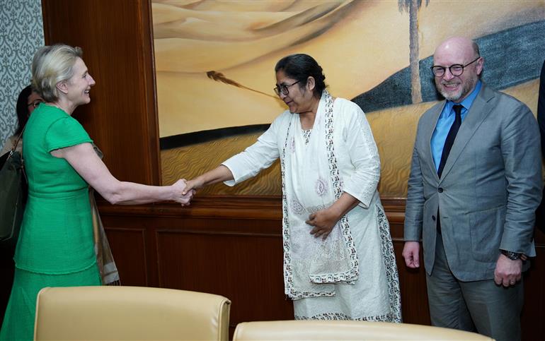 वाणिज्य विभाग से संबंधित संसदीय स्थायी समिति ने 18 मार्च, 2026 को नई दिल्ली स्थित संसद भवन में यूनाइटेड किंगडम की संसद की व्यापार एवं वाणिज्य समिति के आठ-सदस्यीय प्रतिनिधिमंडल के साथ विचारों और जानकारियों के आदान-प्रदान के लिए बातचीत की।