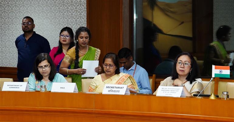 वाणिज्य विभाग से संबंधित संसदीय स्थायी समिति ने 18 मार्च, 2026 को नई दिल्ली स्थित संसद भवन में यूनाइटेड किंगडम की संसद की व्यापार एवं वाणिज्य समिति के आठ-सदस्यीय प्रतिनिधिमंडल के साथ विचारों और जानकारियों के आदान-प्रदान के लिए बातचीत की।