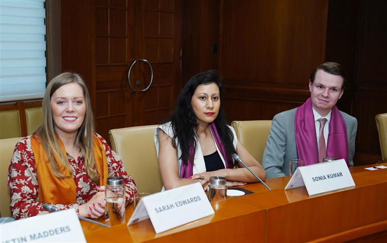 वाणिज्य विभाग से संबंधित संसदीय स्थायी समिति ने 18 मार्च, 2026 को नई दिल्ली स्थित संसद भवन में यूनाइटेड किंगडम की संसद की व्यापार एवं वाणिज्य समिति के आठ-सदस्यीय प्रतिनिधिमंडल के साथ विचारों और जानकारियों के आदान-प्रदान के लिए बातचीत की।