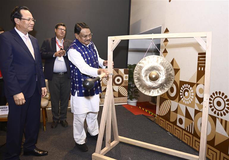 केंद्रीय जनजातीय कार्य मंत्री श्री जुएल ओराम 18 मार्च, 2026 को नई दिल्ली स्थित सुंदर नर्सरी में आयोजित 'भारत ट्राइब्स फेस्ट - 2026' के उद्घाटन समारोह में शामिल  हुए।