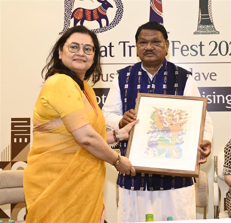 केंद्रीय जनजातीय कार्य मंत्री श्री जुएल ओराम 18 मार्च, 2026 को नई दिल्ली स्थित सुंदर नर्सरी में आयोजित 'भारत ट्राइब्स फेस्ट - 2026' के उद्घाटन समारोह में शामिल  हुए।