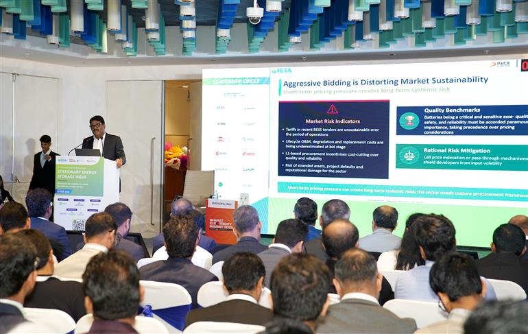 20 मार्च, 2026 को दिल्ली के यशोभूमि कन्वेंशन सेंटर में 'भारत इलेक्ट्रिसिटी समिट 2026' के दौरान स्थिर ऊर्जा भंडारण भारत- स्थिर ऊर्जा भंडारण के लिए रोडमैप और दृष्टिकोण पर केंद्रित सत्र की झलकियां।