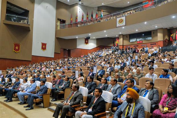 20 मार्च, 2026 को नई दिल्ली में राष्ट्रीय रक्षा उद्योग सम्मेलन 2026 के समापन सत्र की झलकियां। इस अवसर पर केंद्रीय रक्षा राज्य मंत्री श्री संजय सेठ भी उपस्थित हैं।