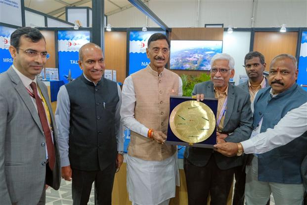 20 मार्च, 2026 को नई दिल्ली में राष्ट्रीय रक्षा उद्योग सम्मेलन 2026 के समापन सत्र की झलकियां। इस अवसर पर केंद्रीय रक्षा राज्य मंत्री श्री संजय सेठ भी उपस्थित हैं।