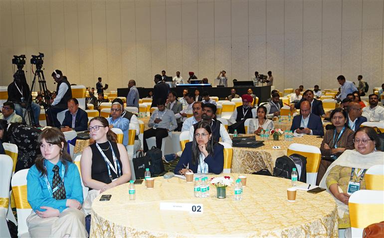 21 मार्च, 2026 को नई दिल्ली के यशोभूमि में भारत इलेक्ट्रिसिटी समिट- 2026 के दौरान 'प्रकृति 2026' के अंतर्गत "वैश्विक कार्बन बाजारों का विकास-  पेरिस एग्रीमेंट क्रेडिटिंग मैकेनिज्म (पीएसीएम)" विषय पर पूर्ण सत्र-1 की झलकियां।
