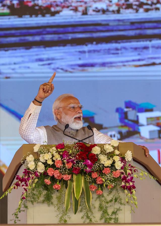 प्रधानमंत्री श्री नरेन्द्र मोदी 28 मार्च, 2026 को उत्तर प्रदेश में नोएडा अंतर्राष्ट्रीय हवाई अड्डे के उद्घाटन समारोह को संबोधित करते हुए।