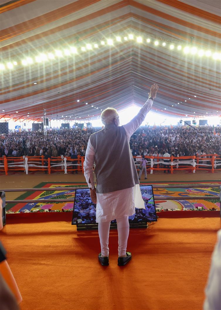 28 मार्च, 2026 को उत्तर प्रदेश में नोएडा अंतर्राष्ट्रीय हवाई अड्डे के उद्घाटन समारोह में उपस्थित लोग। इस अवसर पर प्रधानमंत्री श्री नरेन्द्र मोदी संबोधित करते हुए।