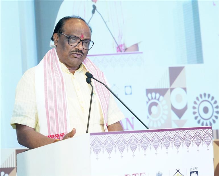 केंद्रीय जनजातीय कार्य राज्य मंत्री श्री दुर्गादास उइके 29 मार्च, 2026 को नई दिल्ली में वन-धन सम्मेलन को संबोधित करते हुए। 