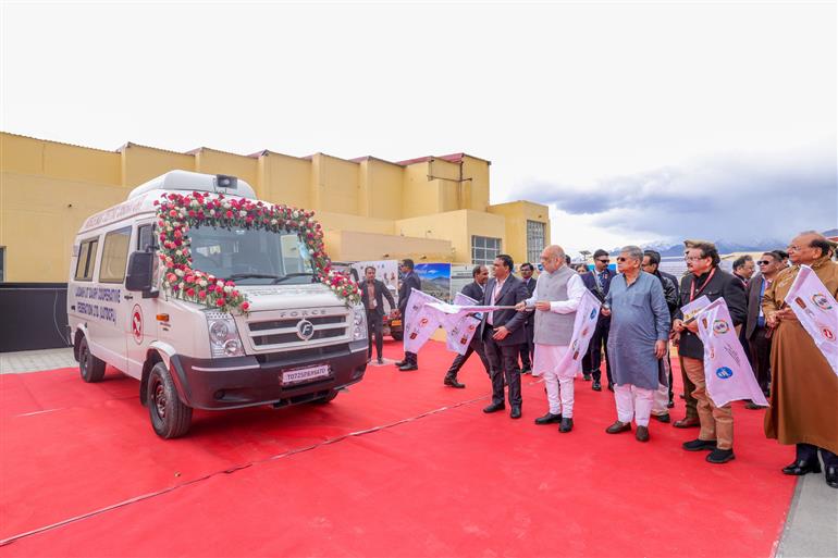 केन्द्रीय गृह एवं सहकारिता मंत्री श्री अमित शाह ने 1 मई, 2026 को लद्दाख में विभिन्न डेयरी अवसंरचना और सहकारिता पहलों का शिलान्यास किया और उनका उद्घाटन किया।
