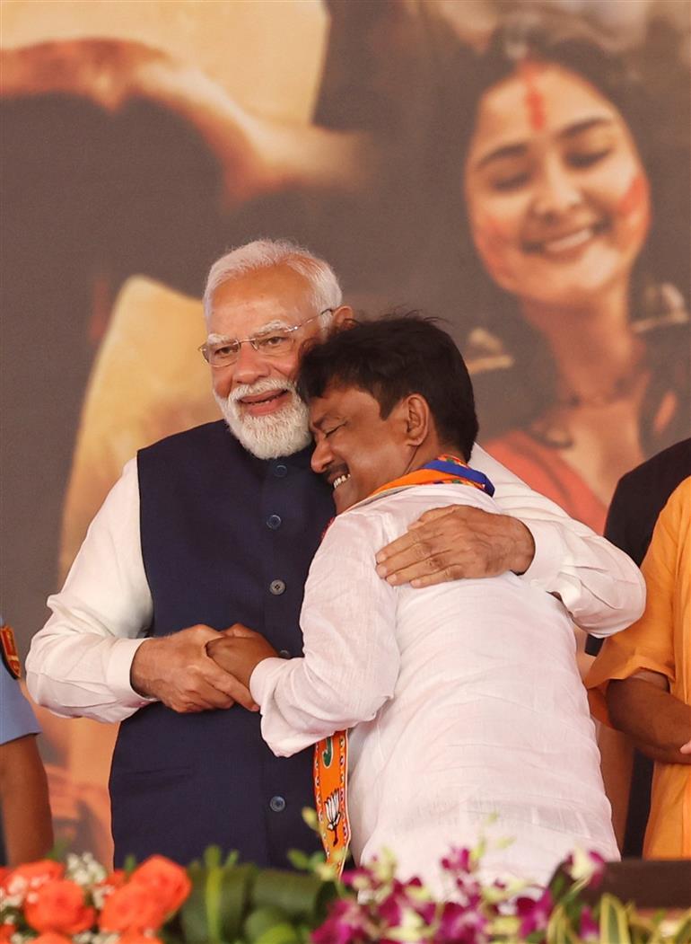 प्रधानमंत्री श्री नरेन्द्र मोदी 9 मई, 2026 को पश्चिम बंगाल में नई सरकार के शपथ ग्रहण समारोह में शामिल हुए।
