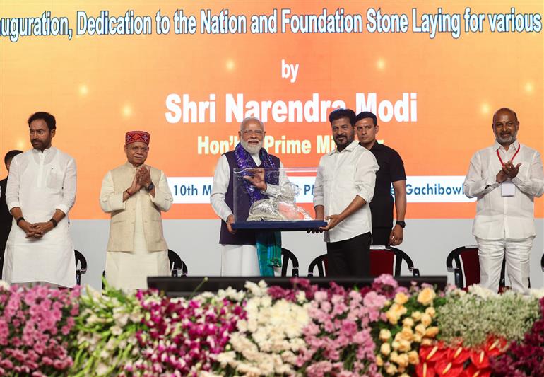 10 मई, 2026 को तेलंगाना के हैदराबाद में विभिन्न विकास परियोजनाओं के शिलान्यास, उद्घाटन और राष्ट्र को समर्पित करने के अवसर पर प्रधानमंत्री श्री नरेन्द्र मोदी।