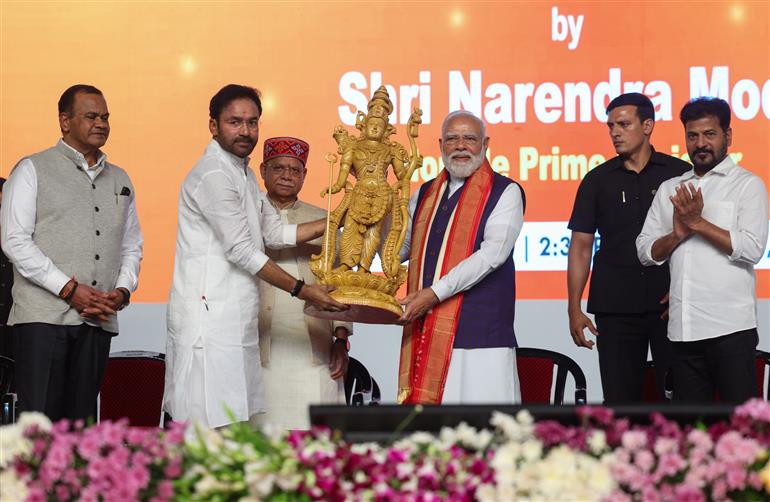 10 मई, 2026 को तेलंगाना के हैदराबाद में विभिन्न विकास परियोजनाओं के शिलान्यास, उद्घाटन और राष्ट्र को समर्पित करने के अवसर पर प्रधानमंत्री श्री नरेन्द्र मोदी।