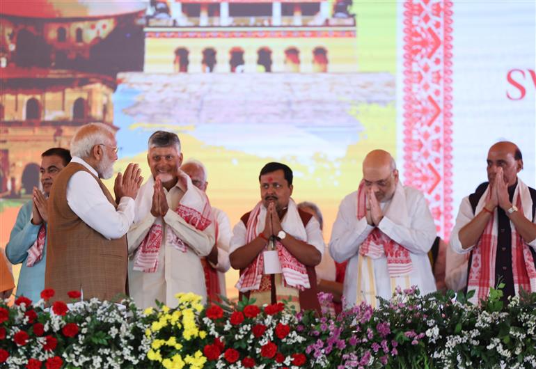 प्रधानमंत्री श्री नरेन्द्र मोदी 12 मई, 2026 को असम के गुवाहाटी में असम की नई एनडीए सरकार के शपथ ग्रहण समारोह में शामिल हुए।