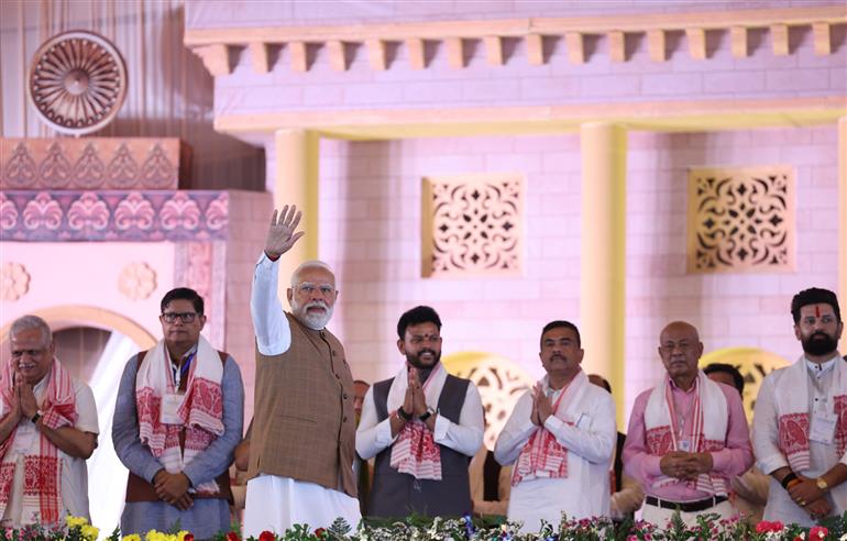 प्रधानमंत्री श्री नरेन्द्र मोदी 12 मई, 2026 को असम के गुवाहाटी में असम की नई एनडीए सरकार के शपथ ग्रहण समारोह में शामिल हुए।