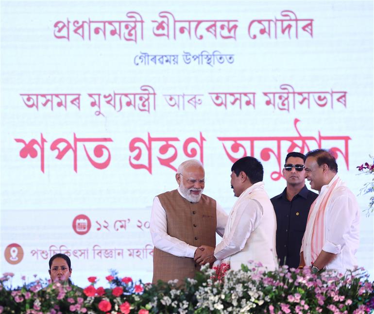 प्रधानमंत्री श्री नरेन्द्र मोदी 12 मई, 2026 को असम के गुवाहाटी में असम की नई एनडीए सरकार के शपथ ग्रहण समारोह में शामिल हुए।