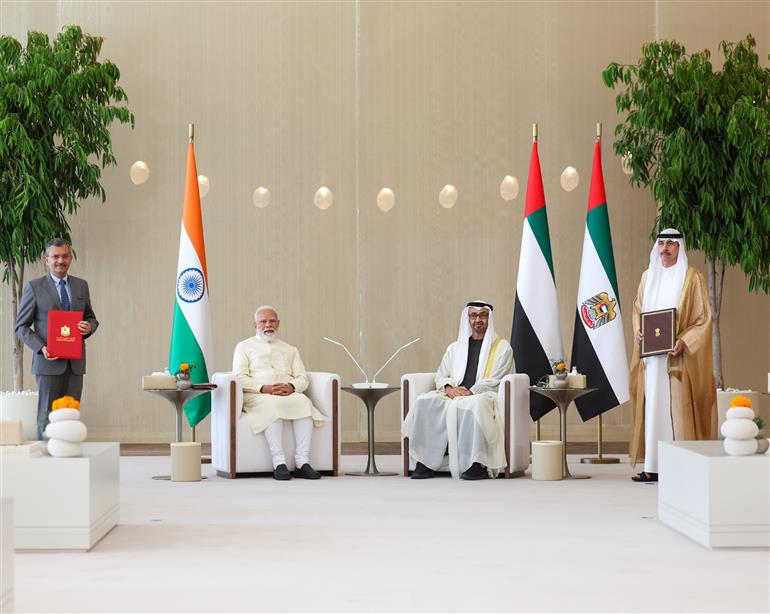 प्रधानमंत्री श्री नरेन्द्र मोदी और संयुक्त अरब अमीरात के राष्ट्रपति शेख मोहम्मद बिन ज़ायेद अल नाहयान की उपस्थिति में 15 मई, 2026 को संयुक्त अरब अमीरात के अबू धाबी में भारत और यूएई के बीच समझौता ज्ञापनों (MoUs) का आदान-प्रदान किया गया।