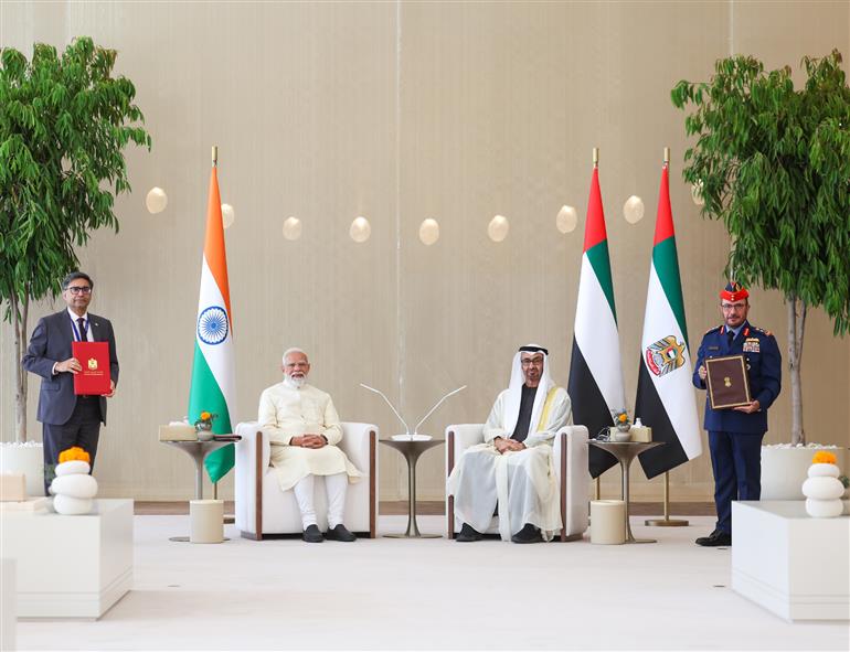 प्रधानमंत्री श्री नरेन्द्र मोदी और संयुक्त अरब अमीरात के राष्ट्रपति शेख मोहम्मद बिन ज़ायेद अल नाहयान की उपस्थिति में 15 मई, 2026 को संयुक्त अरब अमीरात के अबू धाबी में भारत और यूएई के बीच समझौता ज्ञापनों (MoUs) का आदान-प्रदान किया गया।