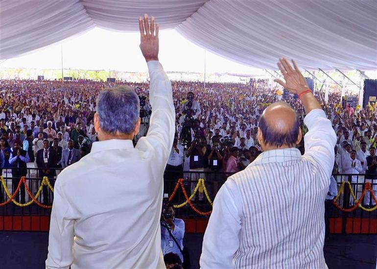 केंद्रीय रक्षा मंत्री श्री राजनाथ सिंह 15 मई, 2026 को आंध्र प्रदेश के पुट्टपर्थी में एएमसीए के 