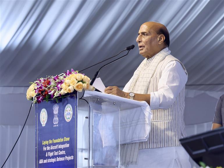 केंद्रीय रक्षा मंत्री श्री राजनाथ सिंह 15 मई, 2026 को आंध्र प्रदेश के पुट्टपर्थी में एएमसीए के 
