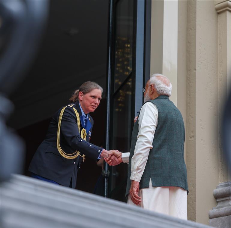 प्रधानमंत्री श्री नरेन्द्र मोदी 16 मई, 2026 को नीदरलैंड के राजा विलेम-अलेक्जेंडर और रानी मैक्सिमा से मुलाकात करते हुए।