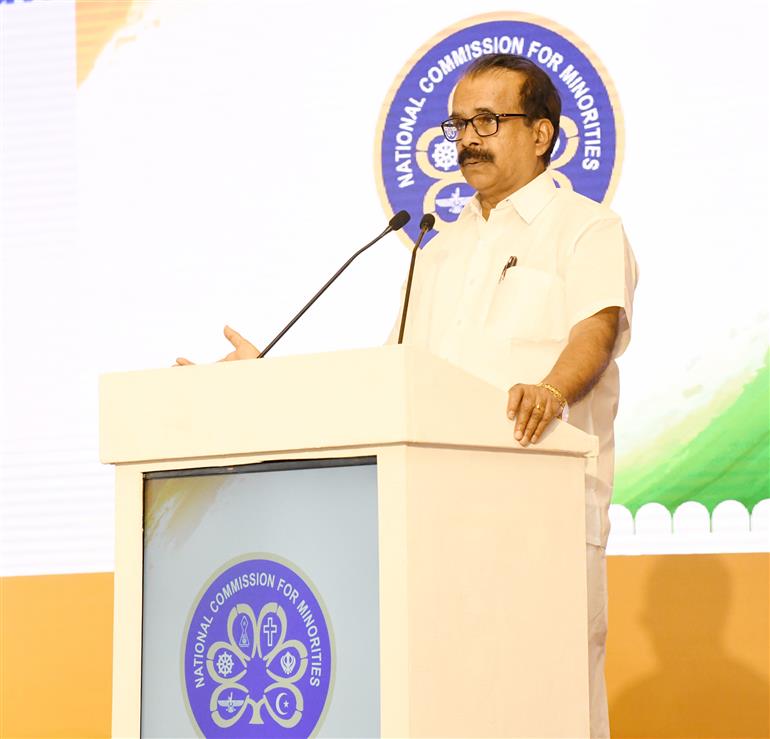 केंद्रीय अल्पसंख्यक कार्य तथा मत्स्य पालन, पशुपालन एवं डेयरी राज्य मंत्री श्री जॉर्ज कुरियन 19 मई, 2026 को नई दिल्ली में आयोजित राज्य अल्पसंख्यक आयोगों के सम्मेलन को संबोधित करते हुए।