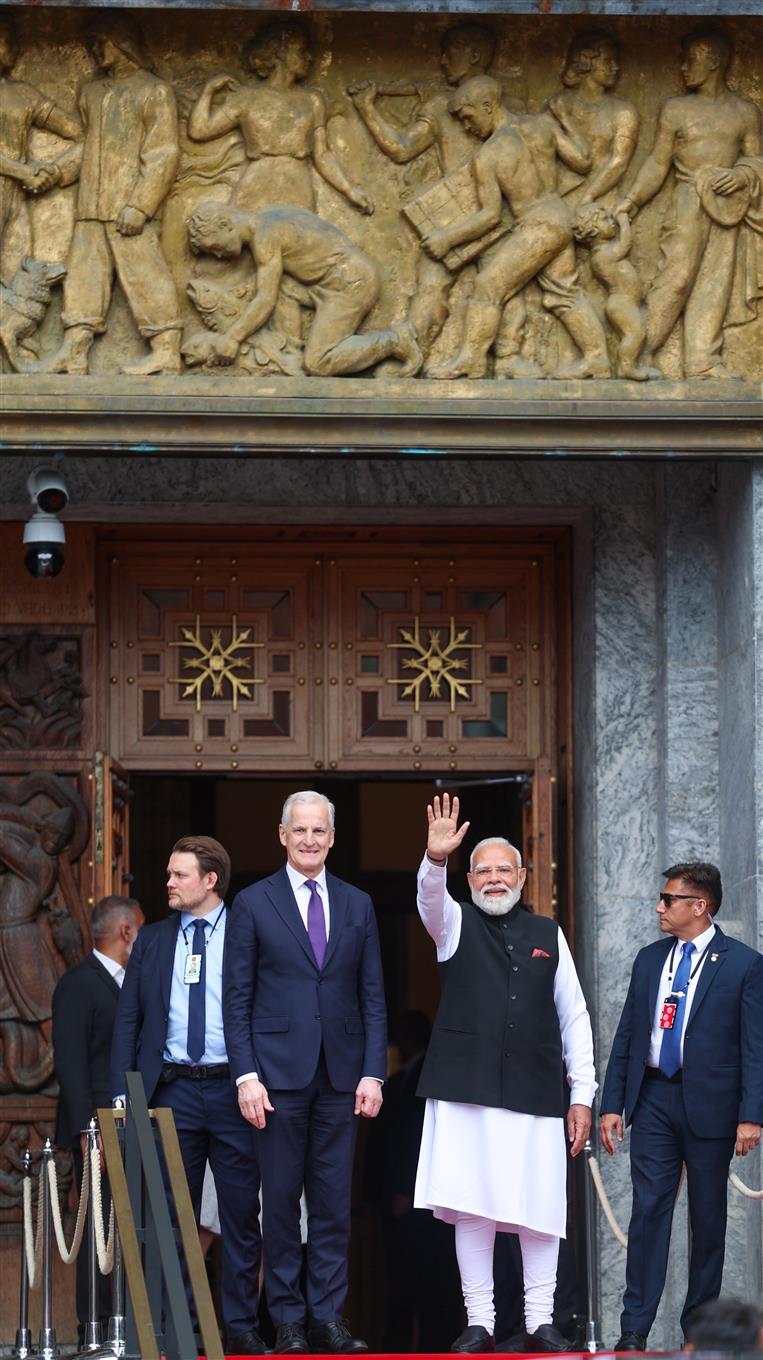 प्रधानमंत्री श्री नरेन्द्र मोदी 19 मई, 2026 को नॉर्वे के ओस्लो में तीसरे भारत-नॉर्डिक शिखर सम्मेलन में शामिल हुए।
