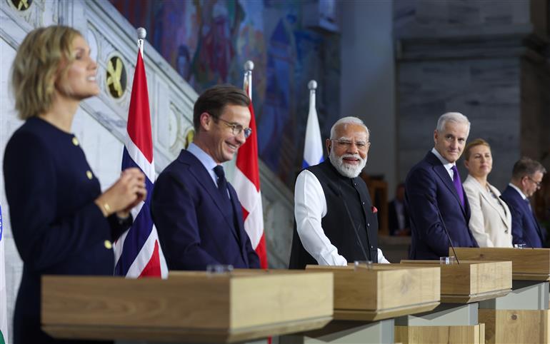 प्रधानमंत्री श्री नरेन्द्र मोदी 19 मई, 2026 को नॉर्वे के ओस्लो में तीसरे भारत-नॉर्डिक शिखर सम्मेलन को संबोधित करते हुए।

