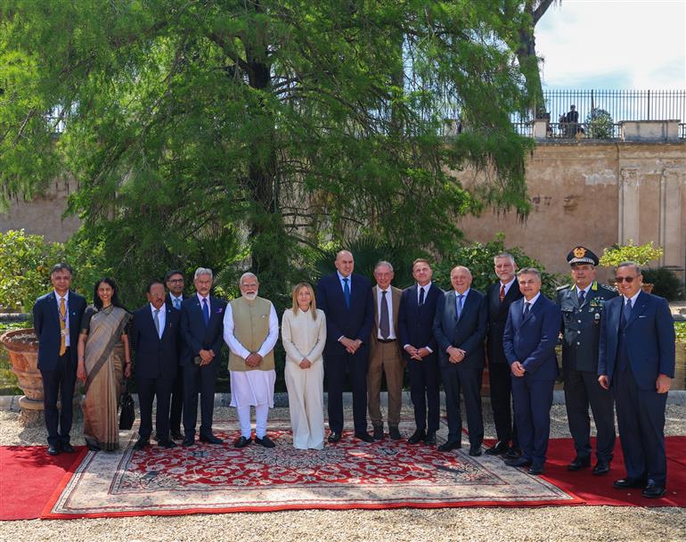 प्रधानमंत्री श्री नरेन्द्र मोदी और इटली की प्रधानमंत्री सुश्री जॉर्जिया मेलोनी 20 मई, 2026 को इटली के रोम में भारत और इटली के बीच समझौता ज्ञापनों के आदान-प्रदान समारोह में शामिल हुए। 