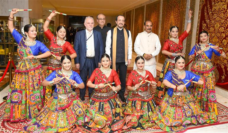 साइप्रस गणराज्य के राष्ट्रपति श्री निकोस क्रिस्टोडौलाइड्स का 21 मई, 2026 को नई दिल्ली में पारंपरिक तरीके से स्वागत किया गया। इस अवसर पर केंद्रीय सड़क परिवहन एवं राजमार्ग राज्य मंत्री श्री अजय टम्टा भी उपस्थित हैं। 
