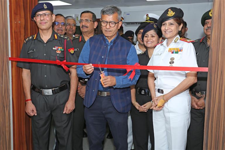 25 मई, 2026 को दिल्ली में रक्षा सचिव श्री राजेश कुमार सिंह की उपस्थिति में आर्मी हॉस्पिटल (रिसर्च एंड रेफरल) के रेडिएशन ऑन्कोलॉजी विभाग में एक रिंग गैन्ट्री आधारित लीनियर एक्सीलरेटर का शुभारंभ किया गया।