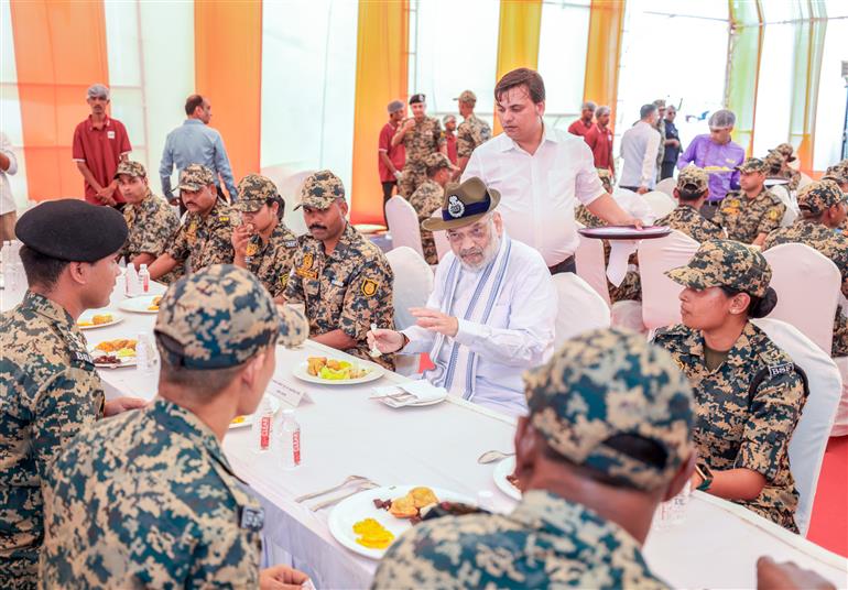 केन्द्रीय गृह एवं सहकारिता मंत्री श्री अमित शाह ने 29 मई, 2026 को गुजरात में जी-7 बॉर्डर आउट पोस्ट पर 