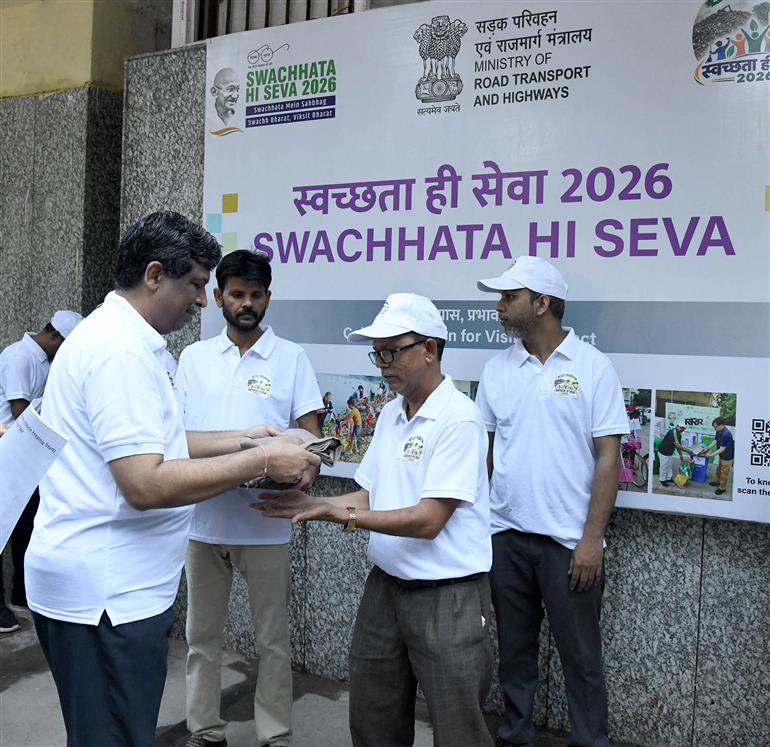 The Secretary, Ministry of Road Transport &amp; Highways, Shri V. Umashankar participates in the “Ek Din, Ek Ghanta, Ek Saath - Shramdaan” activity organised by the Ministry of Road Transport &amp; Highways under the Swachhata Hi Seva - 2026 campaign at Transport Bhawan, in New Delhi on October 01, 2026.