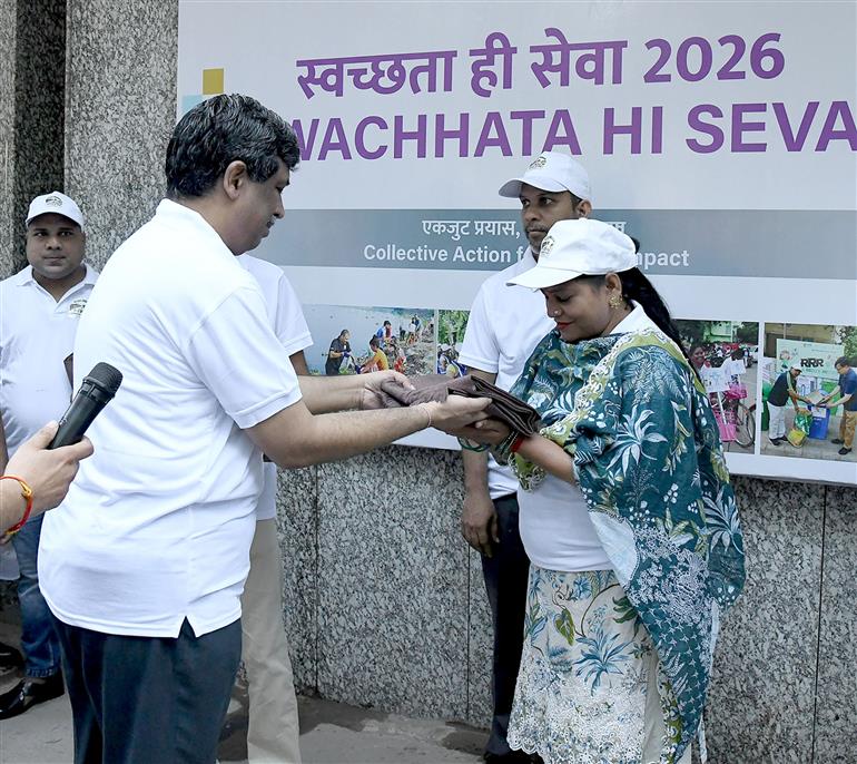 The Secretary, Ministry of Road Transport &amp; Highways, Shri V. Umashankar participates in the “Ek Din, Ek Ghanta, Ek Saath - Shramdaan” activity organised by the Ministry of Road Transport &amp; Highways under the Swachhata Hi Seva - 2026 campaign at Transport Bhawan, in New Delhi on October 01, 2026.