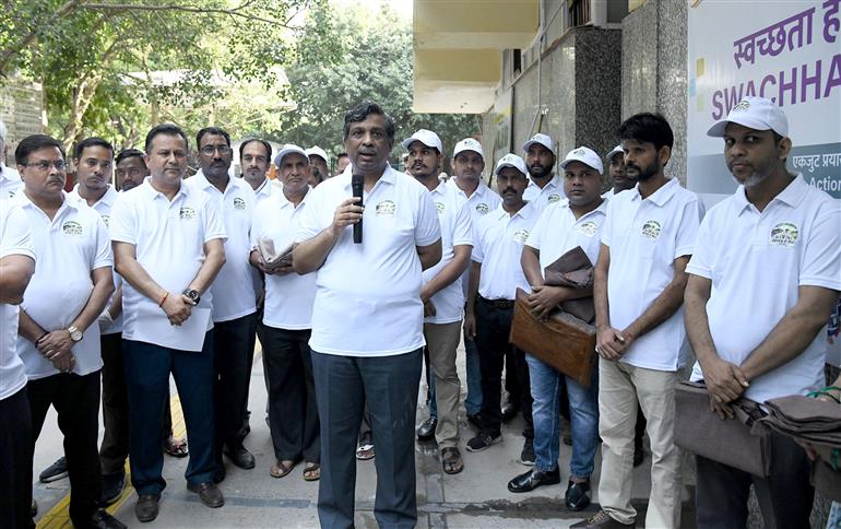 The Secretary, Ministry of Road Transport &amp; Highways, Shri V. Umashankar participates in the “Ek Din, Ek Ghanta, Ek Saath - Shramdaan” activity organised by the Ministry of Road Transport &amp; Highways under the Swachhata Hi Seva - 2026 campaign at Transport Bhawan, in New Delhi on October 01, 2026.