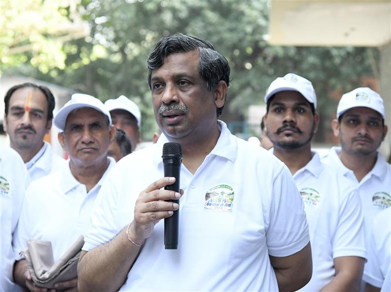 The Secretary, Ministry of Road Transport &amp; Highways, Shri V. Umashankar participates in the “Ek Din, Ek Ghanta, Ek Saath - Shramdaan” activity organised by the Ministry of Road Transport &amp; Highways under the Swachhata Hi Seva - 2026 campaign at Transport Bhawan, in New Delhi on October 01, 2026.