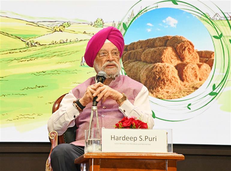 केंद्रीय पेट्रोलियम एवं प्राकृतिक गैस मंत्री श्री हरदीप सिंह पुरी 01 अक्टूबर 2026 को नई दिल्ली स्थित भारत मंडपम में गोबरधन योजना के शुभारंभ के अवसर पर आयोजित प्रेस वार्ता को संबोधित करते हुए।