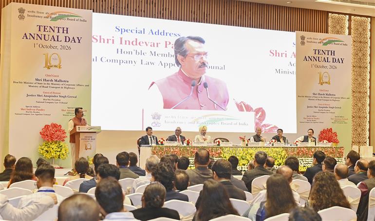 सड़क परिवहन एवं राजमार्ग तथा कॉर्पोरेट मामलों के राज्य मंत्री श्री हर्ष मल्होत्रा 01 अक्टूबर 2026 को नई दिल्ली में भारतीय दिवाला एवं शोधन अक्षमता बोर्ड (आईबीबीआई) के दसवें वार्षिक दिवस समारोह को संबोधित करते हुए।