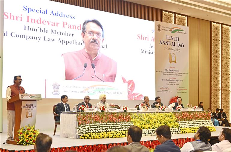 सड़क परिवहन एवं राजमार्ग तथा कॉर्पोरेट मामलों के राज्य मंत्री श्री हर्ष मल्होत्रा 01 अक्टूबर 2026 को नई दिल्ली में भारतीय दिवाला एवं शोधन अक्षमता बोर्ड (आईबीबीआई) के दसवें वार्षिक दिवस समारोह को संबोधित करते हुए।