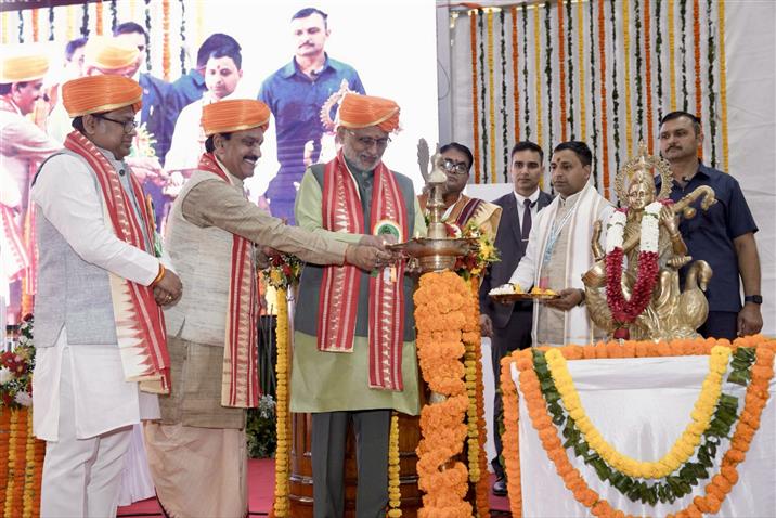 उपराष्ट्रपति श्री सी. पी. राधाकृष्णन ने 6 अक्टूबर, 2026 को नई दिल्ली में श्री लाल बहादुर शास्त्री राष्ट्रीय संस्कृत विश्वविद्यालय के दूसरे दीक्षांत समारोह में शिरकत की।


