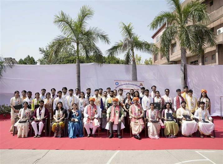 उपराष्ट्रपति श्री सी. पी. राधाकृष्णन ने 6 अक्टूबर, 2026 को नई दिल्ली में श्री लाल बहादुर शास्त्री राष्ट्रीय संस्कृत विश्वविद्यालय के दूसरे दीक्षांत समारोह में शिरकत की।


