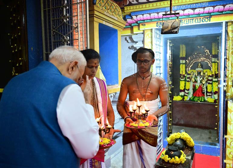 प्रधानमंत्री श्री नरेन्द्र मोदी ने 11 अक्टूबर, 2026 को तमिलनाडु के चेन्नई स्थित जलकंडेश्वर मंदिर में दर्शन और पूजा-अर्चना की।