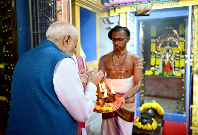प्रधानमंत्री श्री नरेन्द्र मोदी ने 11 अक्टूबर, 2026 को तमिलनाडु के चेन्नई स्थित जलकंडेश्वर मंदिर में दर्शन और पूजा-अर्चना की।