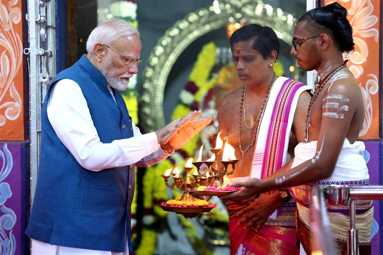 प्रधानमंत्री श्री नरेन्द्र मोदी ने 11 अक्टूबर, 2026 को तमिलनाडु के चेन्नई स्थित जलकंडेश्वर मंदिर में दर्शन और पूजा-अर्चना की।