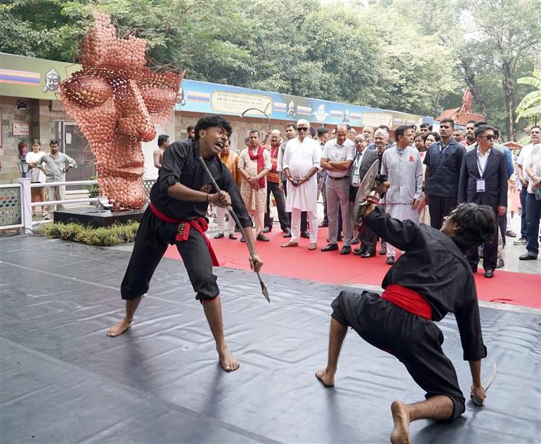 केंद्रीय संस्कृति एवं पर्यटन मंत्री श्री गजेंद्र सिंह शेखावत 12 अक्टूबर, 2026 को नई दिल्ली स्थित राष्ट्रीय नाट्य विद्यालय (एनएसडी) में आयोजित ब्रिक्स थिएटर फेस्टिवल–2026 के उद्घाटन समारोह में मुख्य अतिथि के रूप में शामिल हुए।

