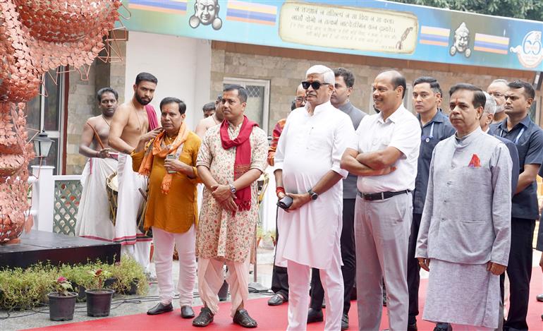केंद्रीय संस्कृति एवं पर्यटन मंत्री श्री गजेंद्र सिंह शेखावत 12 अक्टूबर, 2026 को नई दिल्ली स्थित राष्ट्रीय नाट्य विद्यालय (एनएसडी) में आयोजित ब्रिक्स थिएटर फेस्टिवल–2026 के उद्घाटन समारोह में मुख्य अतिथि के रूप में शामिल हुए।

